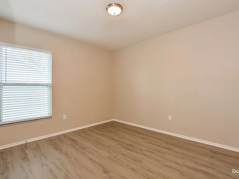 556 Silvergate Loop — Photo 10