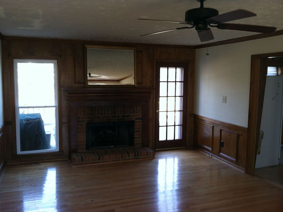 2nd image of 4721 Derby Ln SE