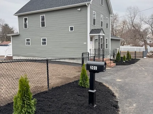 201 Aberdeen Rd, Methuen, MA 01844