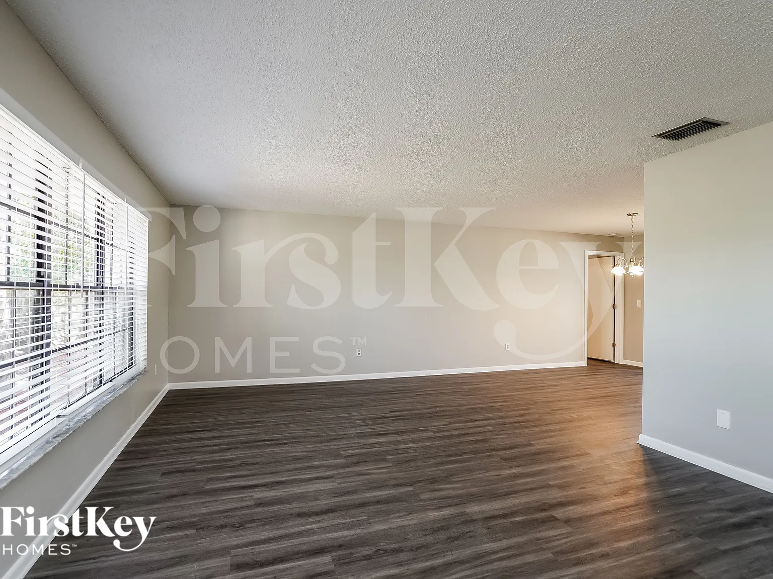 4 bed, 2.0 bath, 1924 sqft, $1,985 — Photo 2
