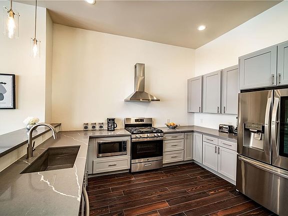 3rd image of 210 Decatur St #202