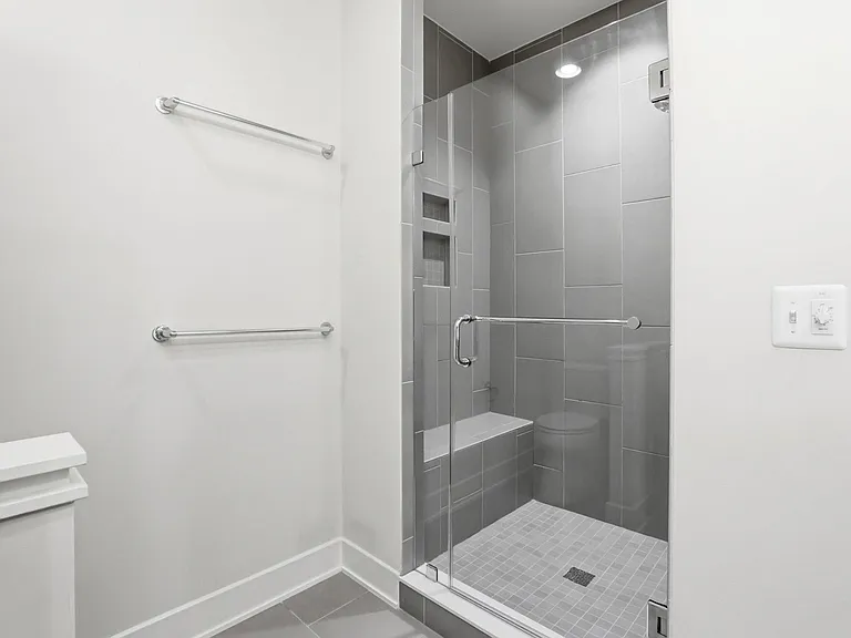 6924 Rockledge Dr — Photo 24