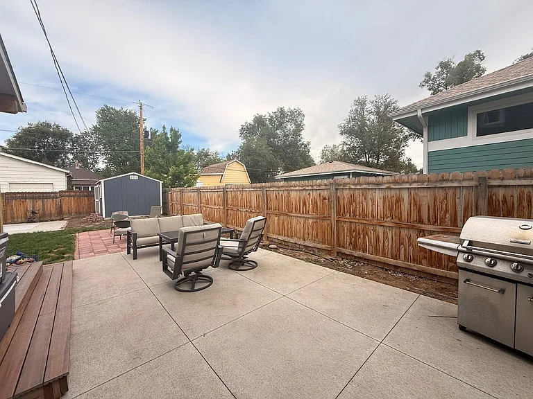 2421 Chase St — Photo 32