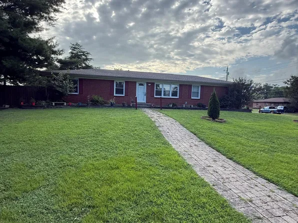 8206 Ardenia Ln, Louisville, KY 40228
