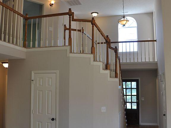 OPEN FOYER / ENTRYWAY