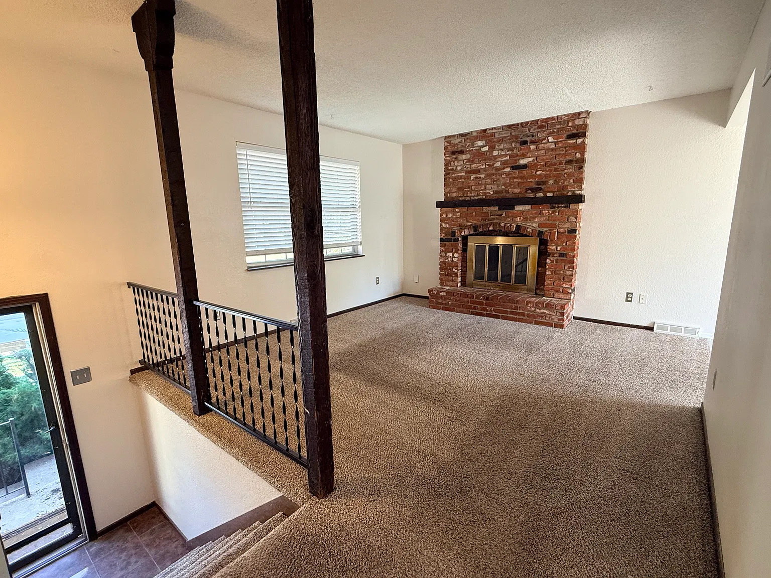 2213 SW Keystone Dr — Photo 2