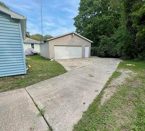 4th image of 3485 E Lake Lansing Rd