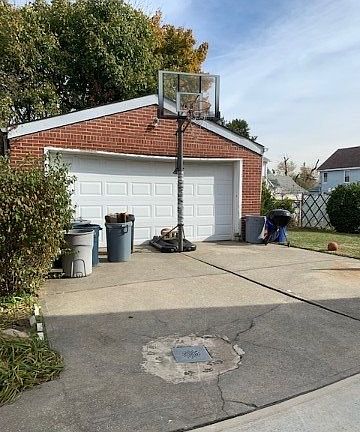 4th image of 118-33 204th St