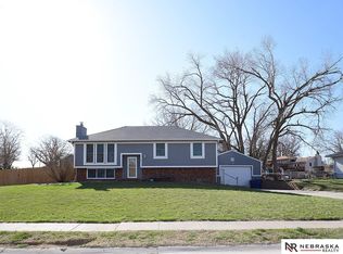 11301 Westmont Dr, Omaha, NE 68138