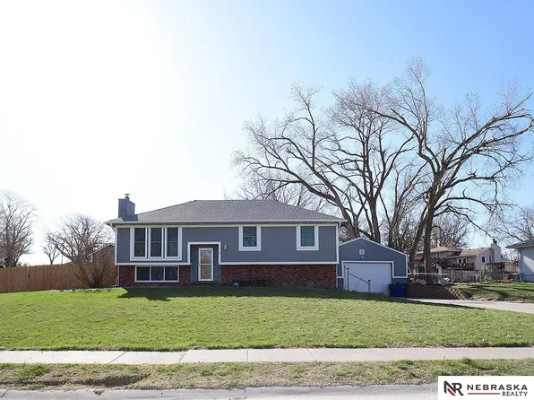11301 Westmont Dr, Omaha, NE 68138