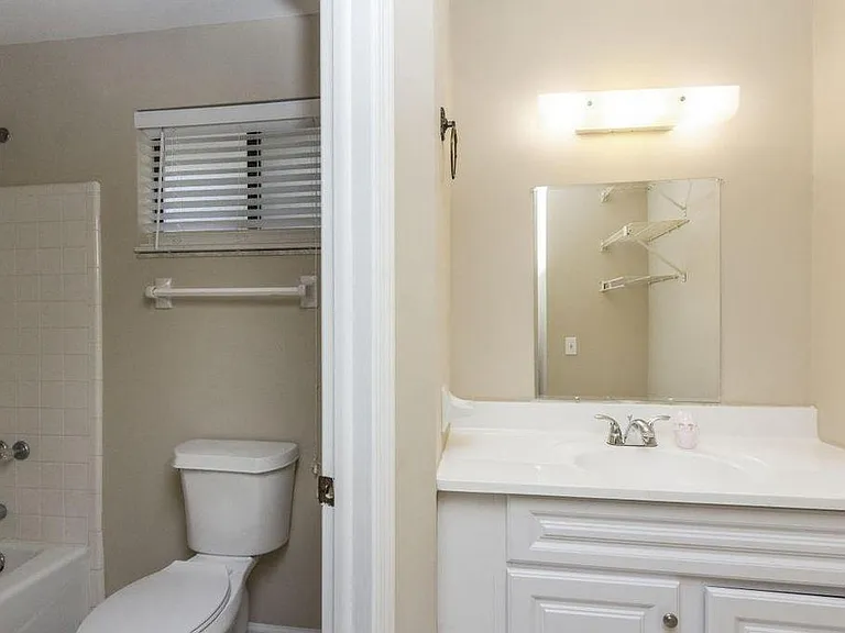 2113 Thrasher Ln — Photo 10