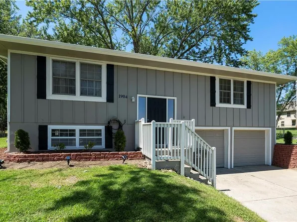 1904 N Grove Dr, Independence, MO 64058