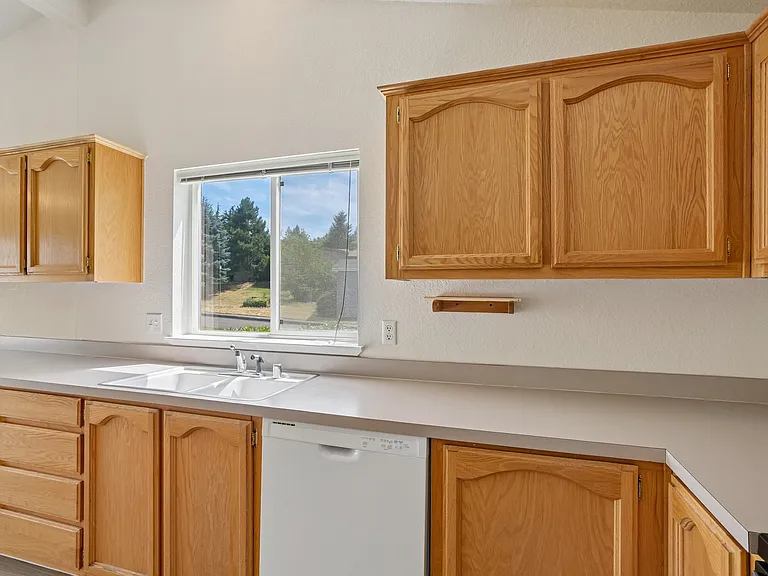 16430 SE Powell Blvd — Photo 11