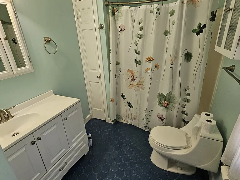 13 Otis St — Photo 16