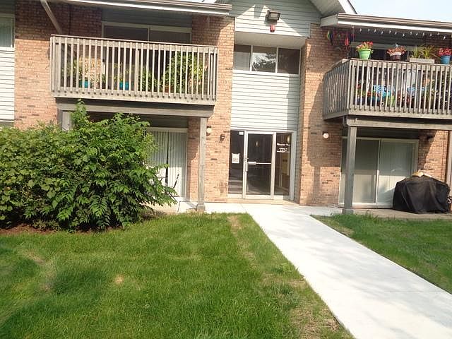 1st image of 16W585 Mockingbird Ln #303