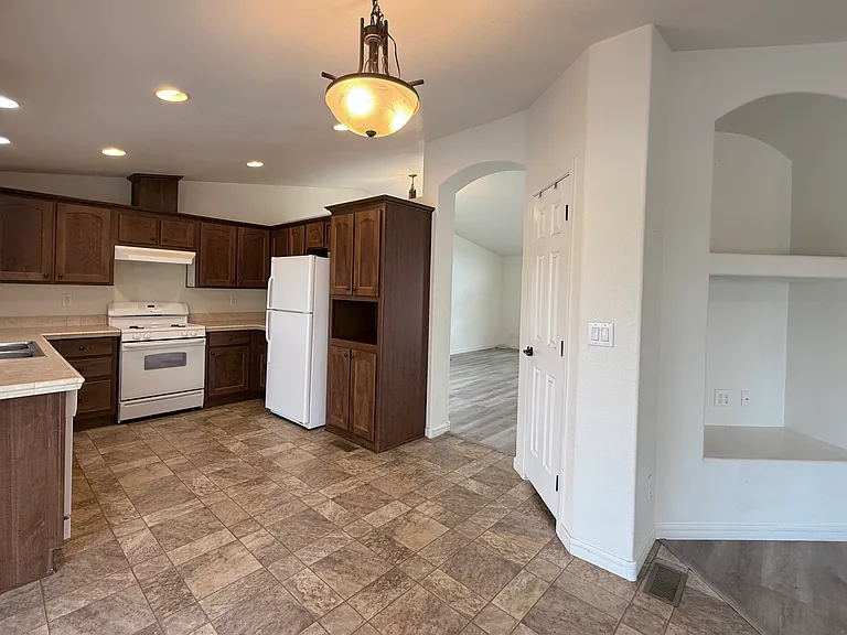 2828 Jerry St — Photo 11