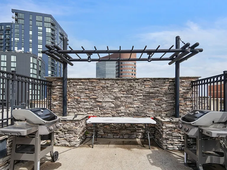 1803 Broadway — Photo 34