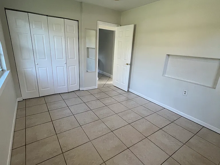 4481 Crestwood Dr N — Photo 7