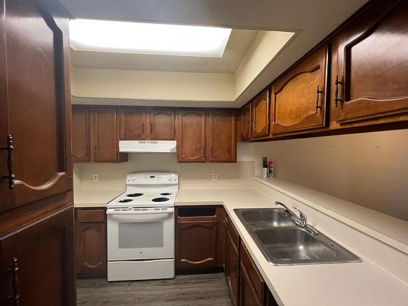 5th image of 3734 Thornberry Ct