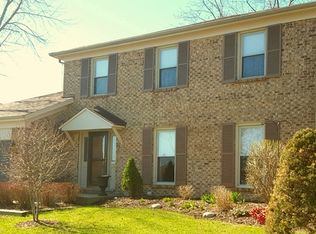 565 Applegate Ln, Lake Zurich, IL 60047