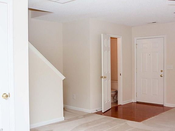 3rd image of 114 Kinnley Ct