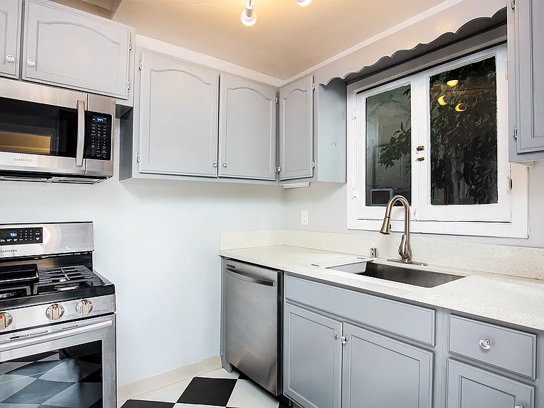459 E Sacramento St — Photo 8
