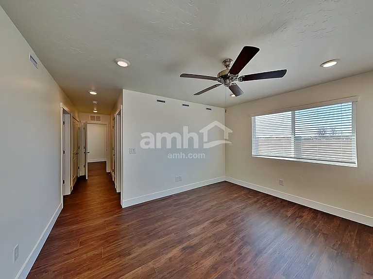 1389 E Ludlow Dr — Photo 11