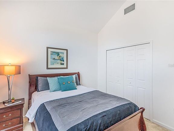5th image of 16094 Saint Clair St
