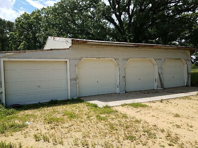 2nd image of 1899 Sink Hollow Rd