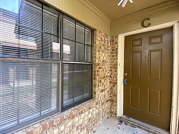 3rd image of 3901 Hereford Ln APT C