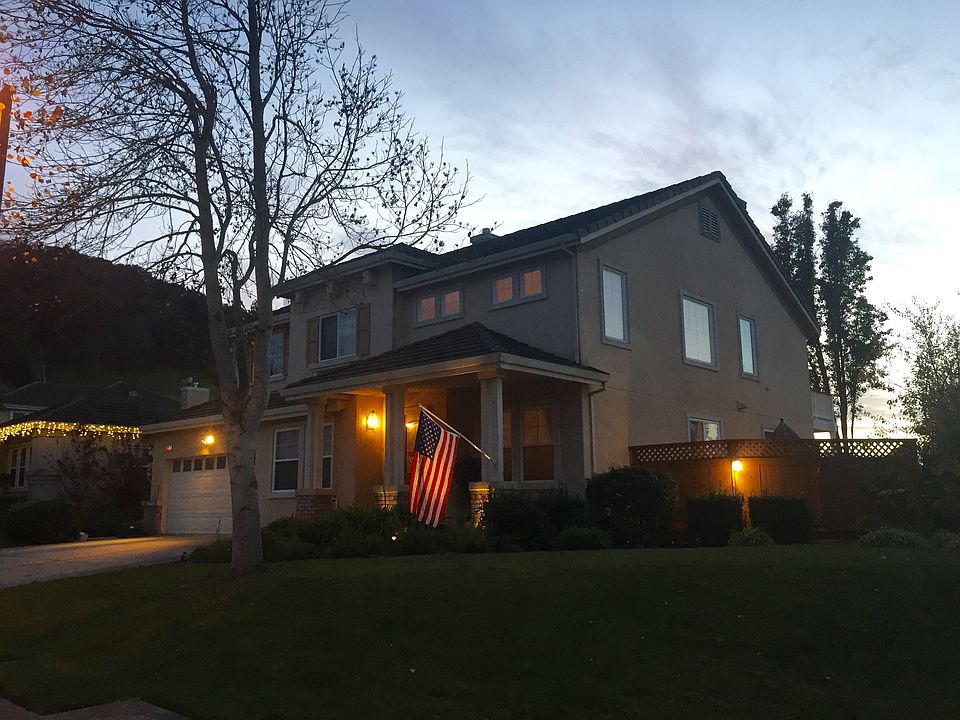 Front view w/ accent lights