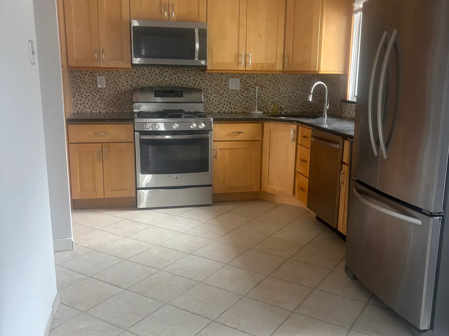 3 bed, 1500 sqft, $2,800 — Photo 2
