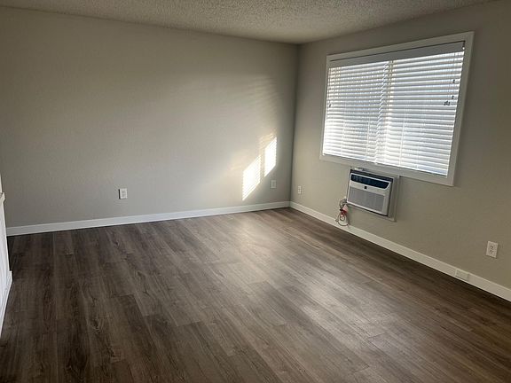 4th image of 2217 E Desmet Ave