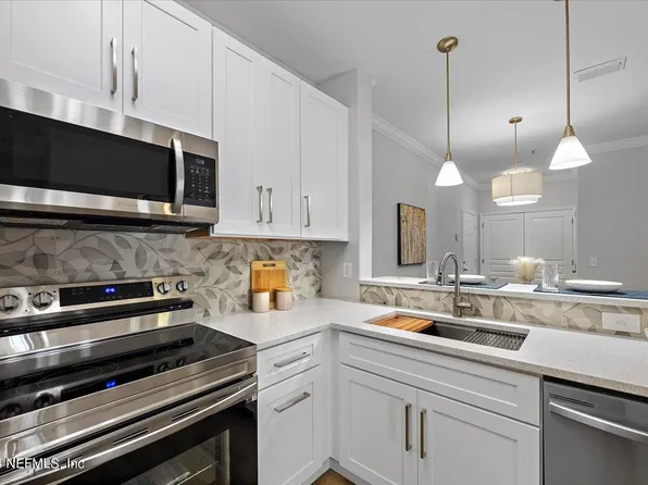 8290 GATE Parkway W #801, Jacksonville, FL 32216