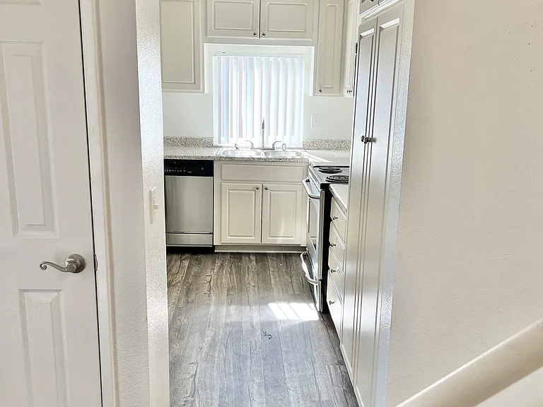 Canyon Crest Views Apartments — Photo 15