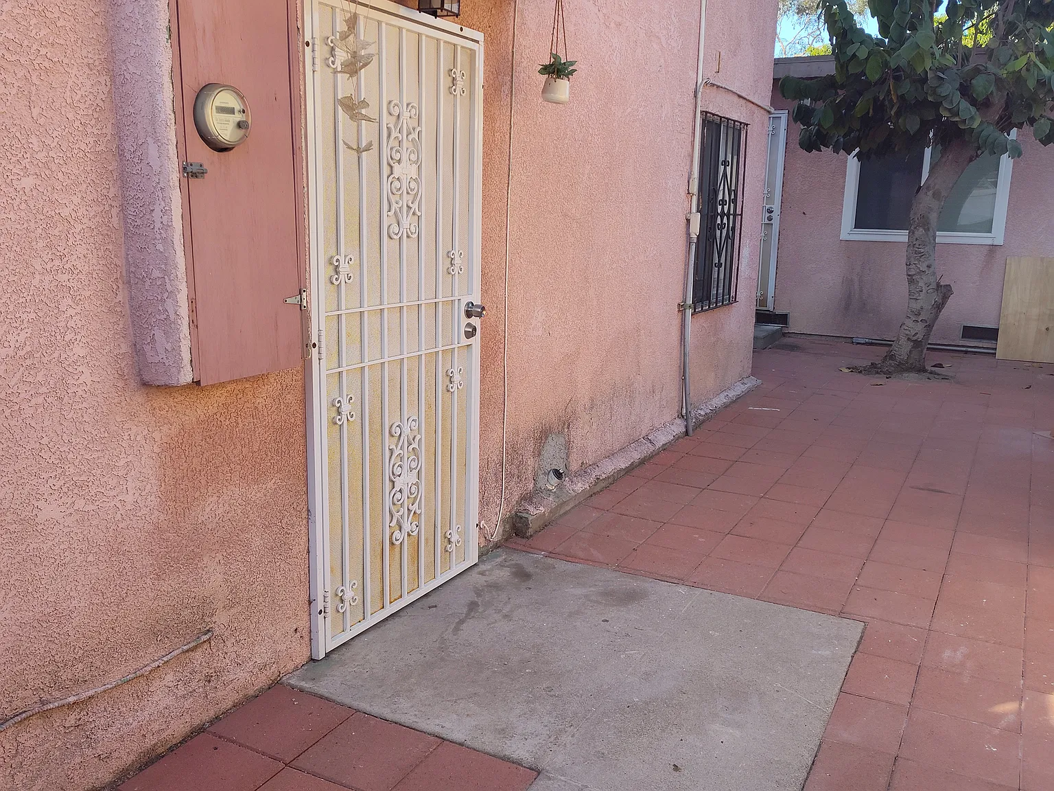 Seminole Ave, South Gate — Photo 2