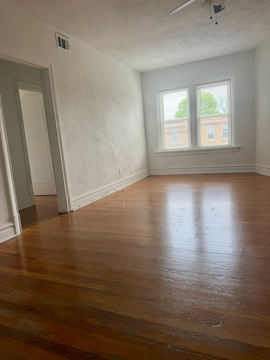 Building Photo - 7355 Lindell Blvd #301