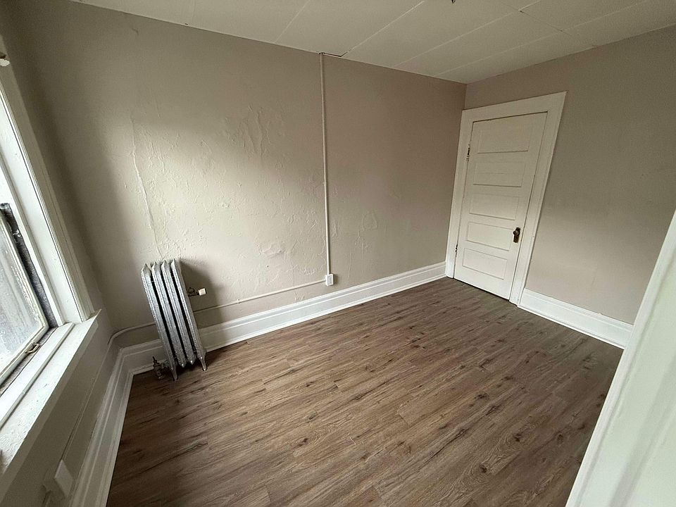 2nd image of 516 E Willow St APT C8