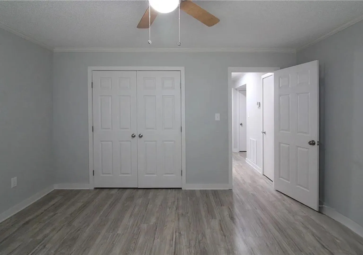 Updated 2-Bedroom Flat in West Athens — Photo 4
