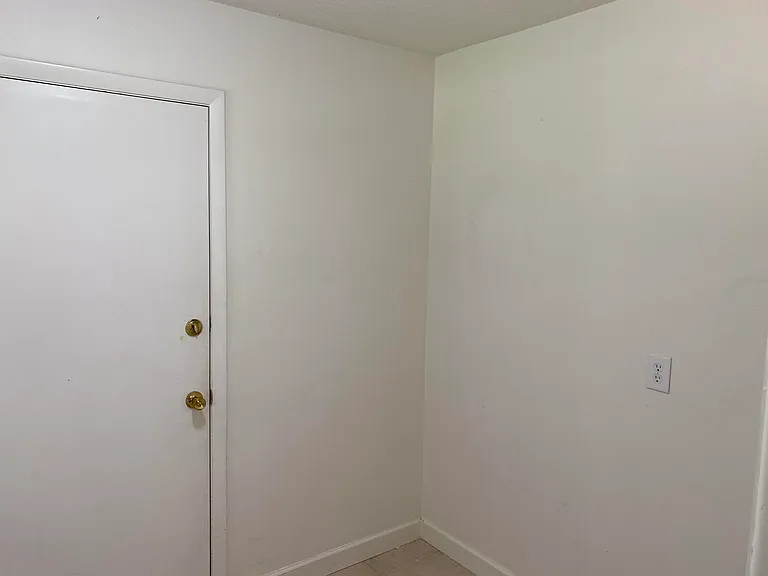 956 Tulip Ln — Photo 27