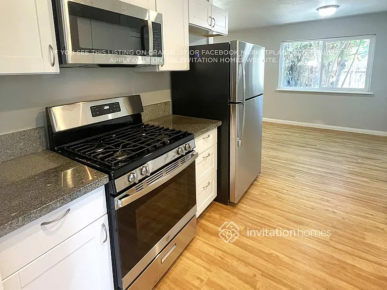 1104 Charles St — Photo 6