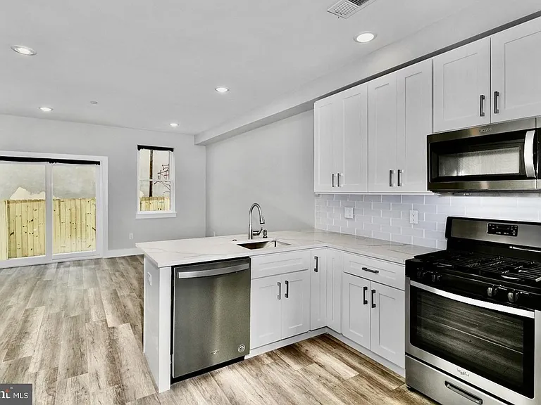 Brand New Luxury Apartments — Photo 4