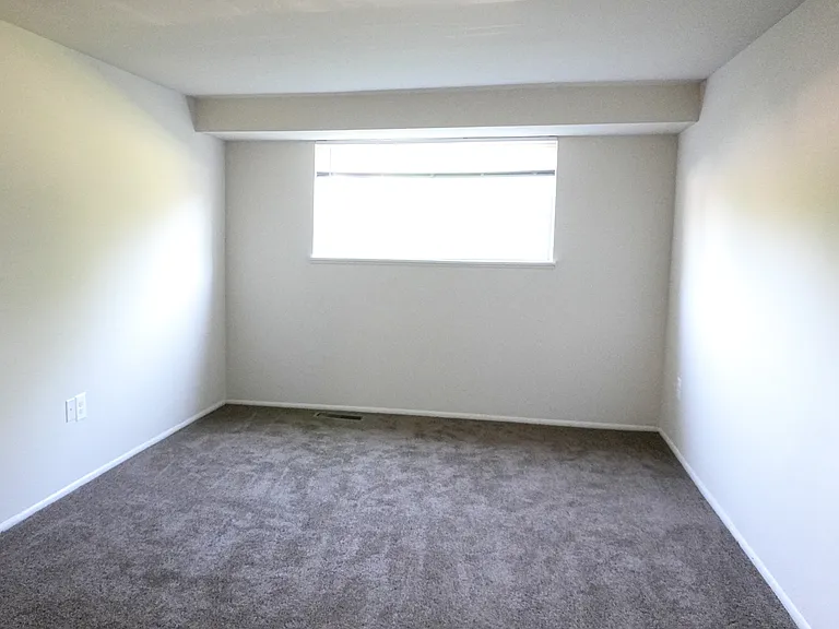 Edmondson Park Apartments — Photo 21
