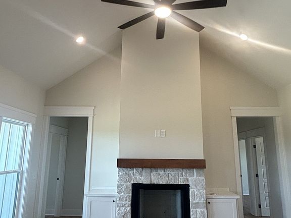 3rd image of 1216 Vickie Ln