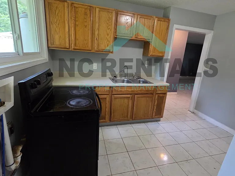 3211 Donnell St — Photo 5