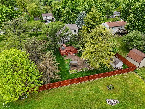 5th image of 525 N Greenbriar Dr