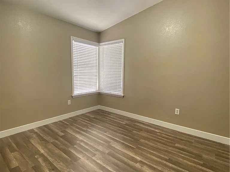 2118 Quinton Ave — Photo 13