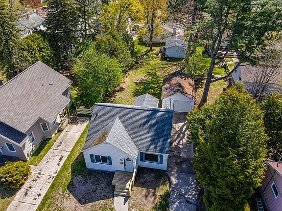 2nd image of 719 Boyce Dr