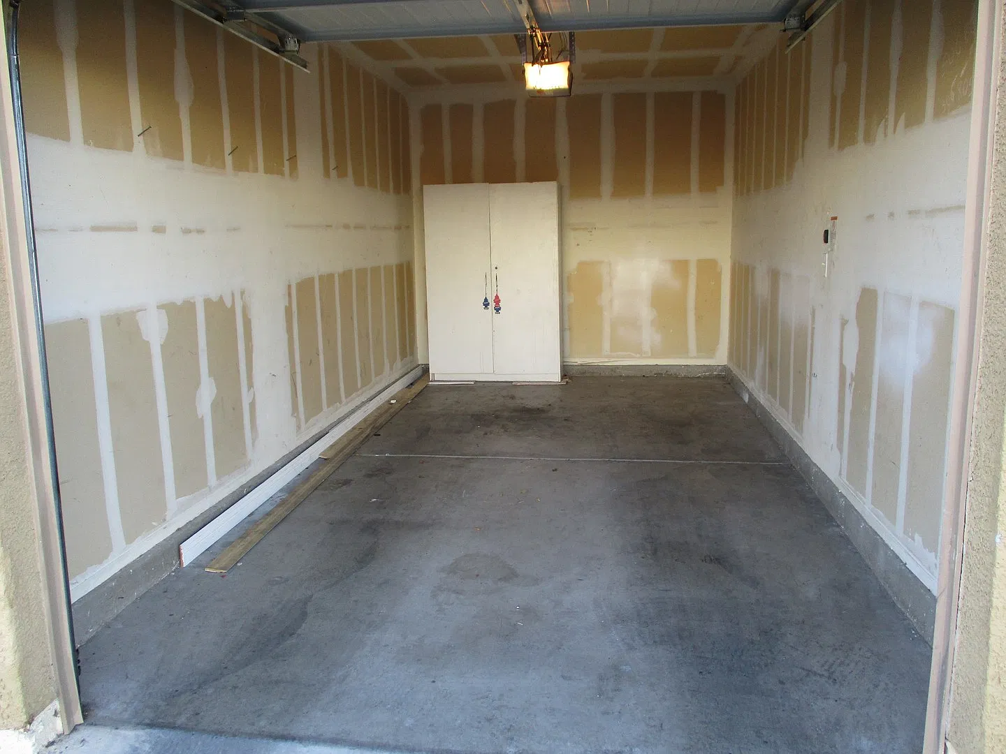 Beautiful 2 bed condo w/ 1 car garage — Photo 1