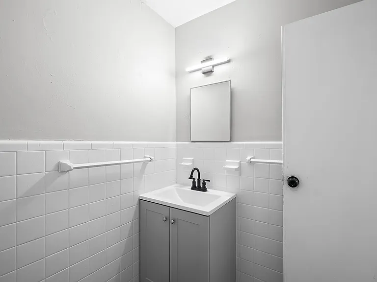 Heights Garden Apartments — Photo 8